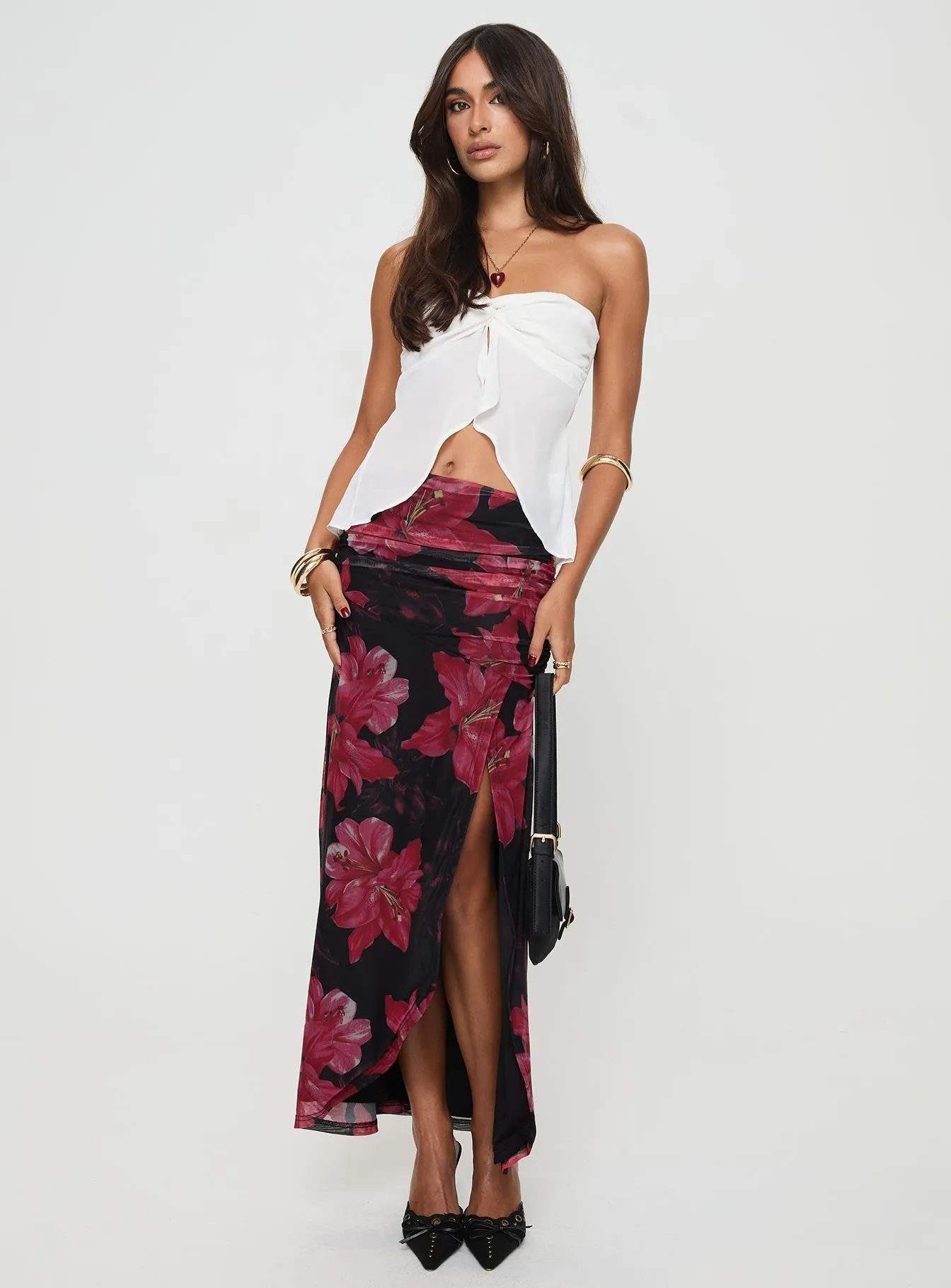 Cooperi Maxi Skirt Black / Red Floral Petite Texture Shot