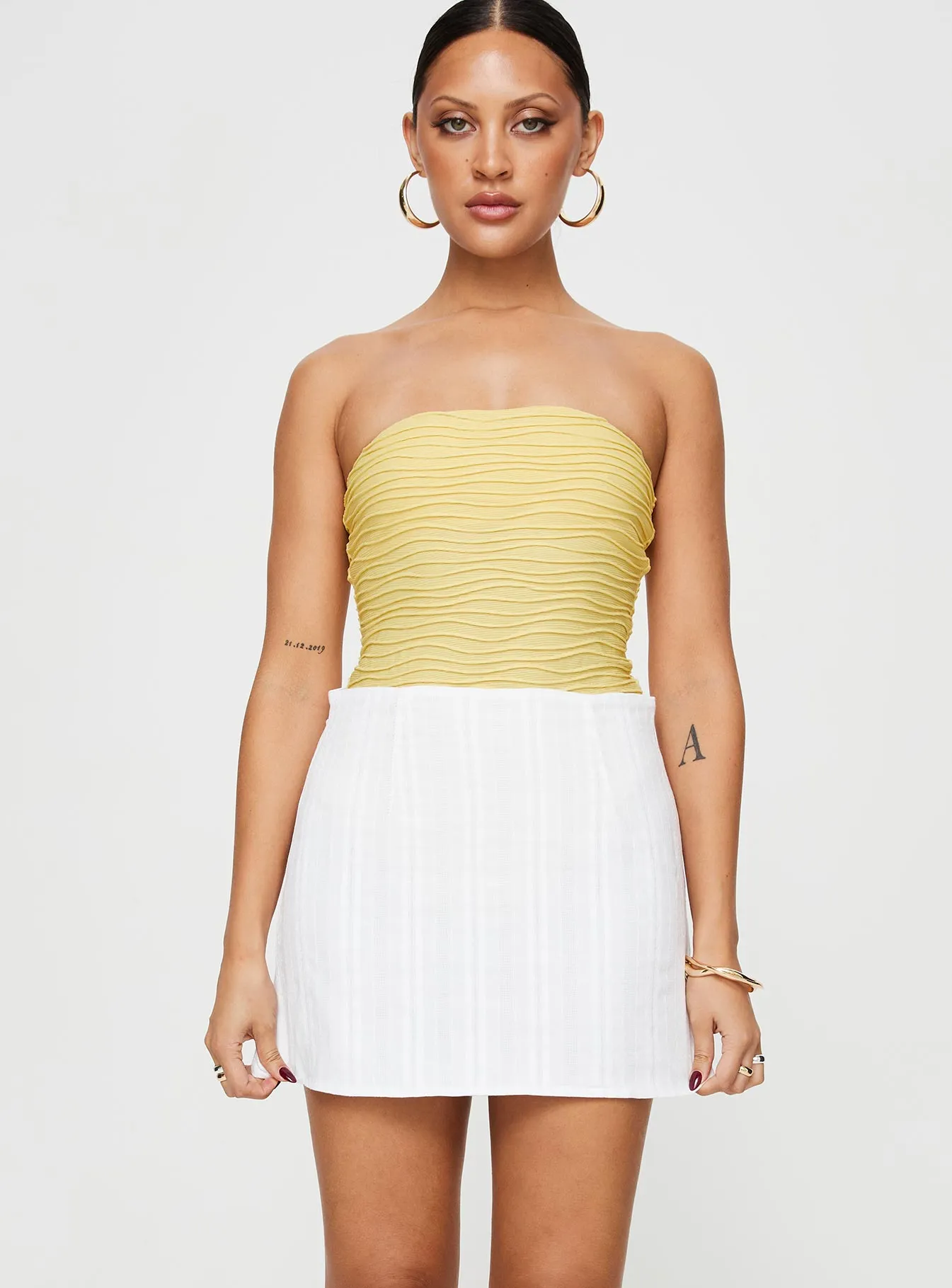 Outfit Flow Versatile Outfit Mavie Mini Skirt White