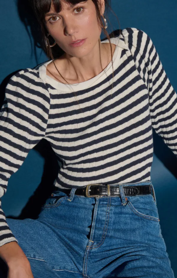 All-Day Use Quiet Style Amelie Envelope Neck Top