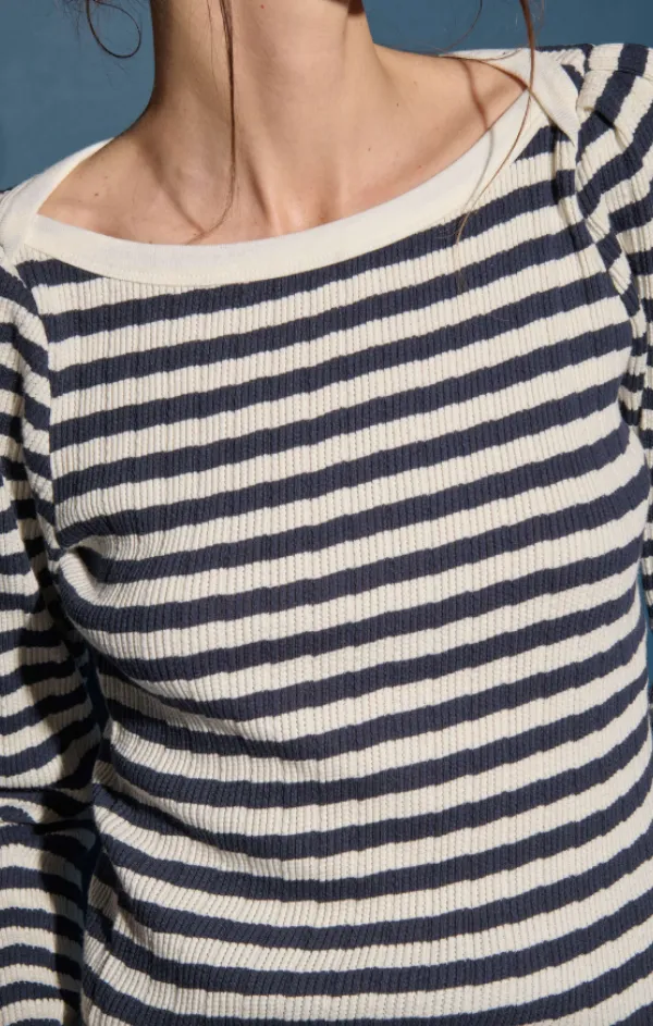 Amelie Envelope Neck Top Outdoor Comforted