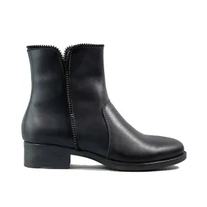 'Amelie' vegan-leather ankle boot by Zette Shoes - black Breathable Lining