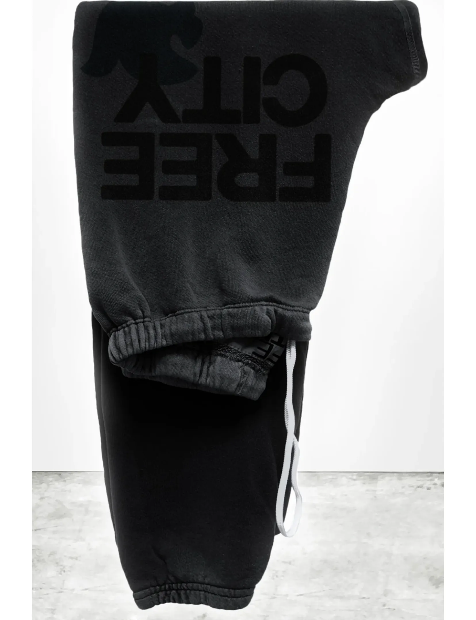 Hidden Zip Pockets Anti Odor Technology Unisex Flow Sweatpant, Volcano