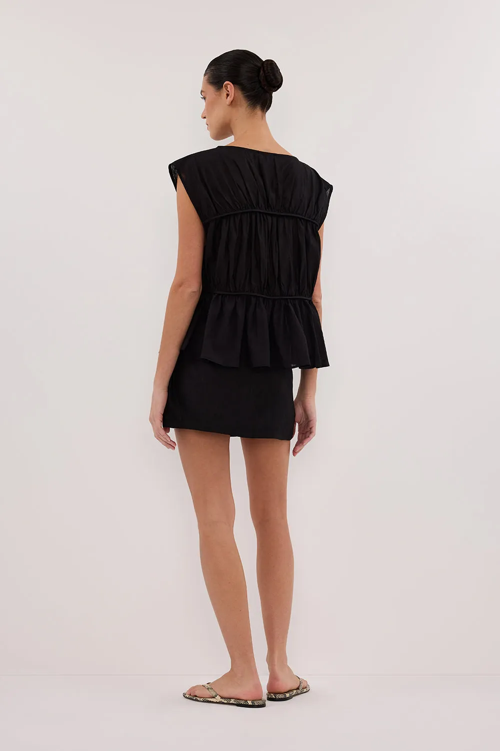 EVA BLACK LINEN SKORT MoistureWickingLining Abrasion Resistant Edges