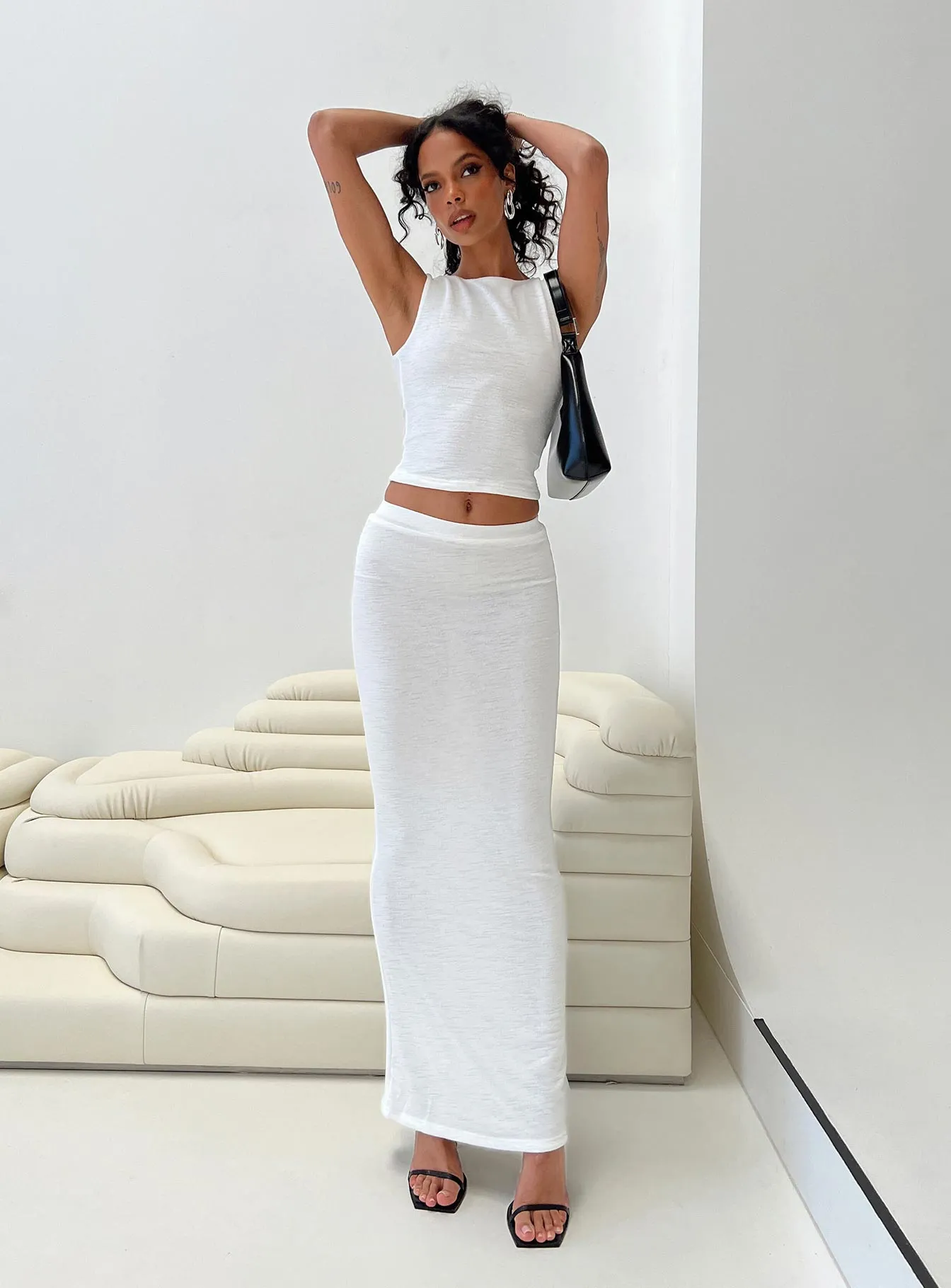 Laid Back Look Invisible Seams Brighten Set White