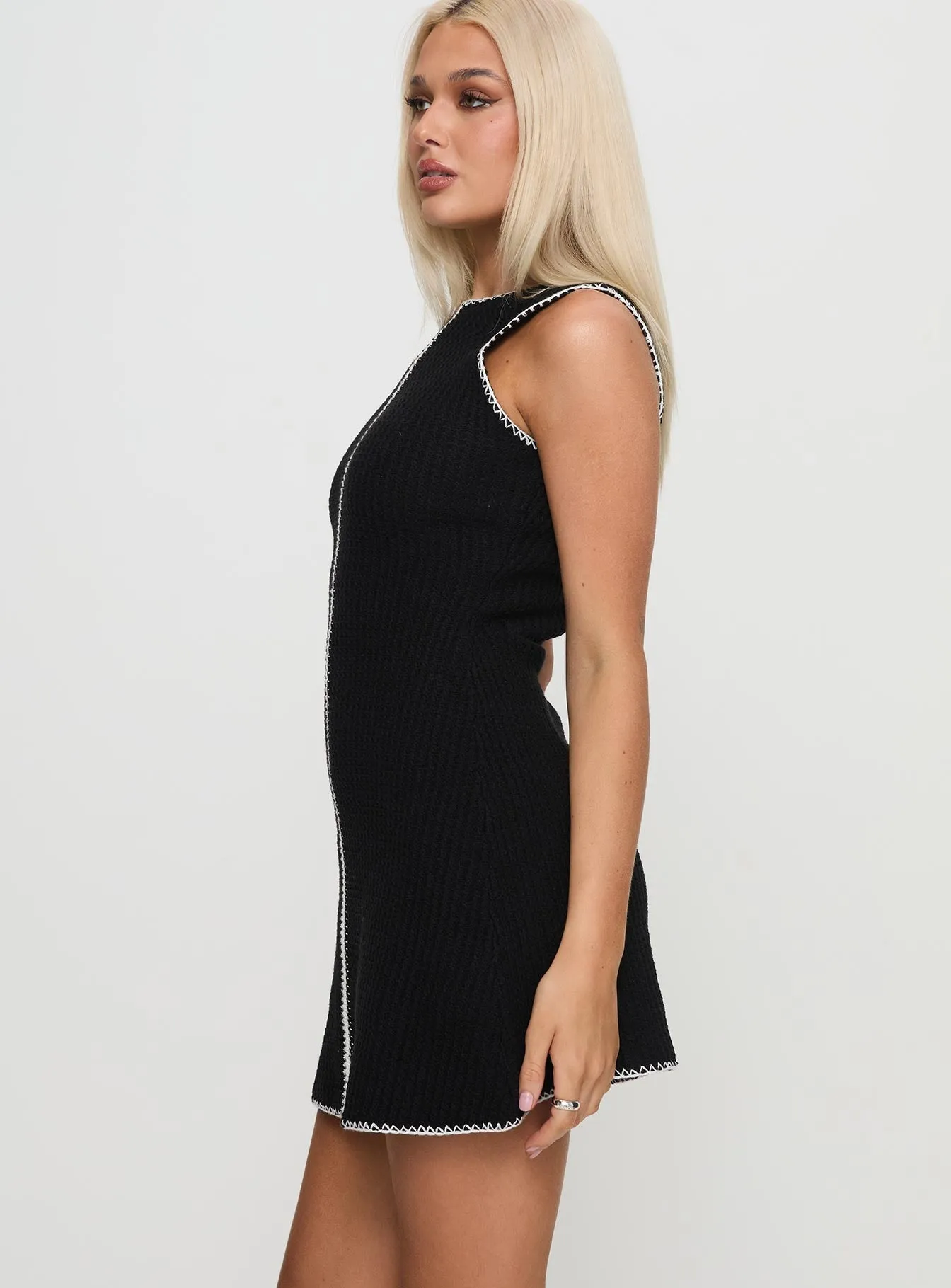 Carlisha Knit Mini Dress Black / White Street Edge Stylish Appearance
