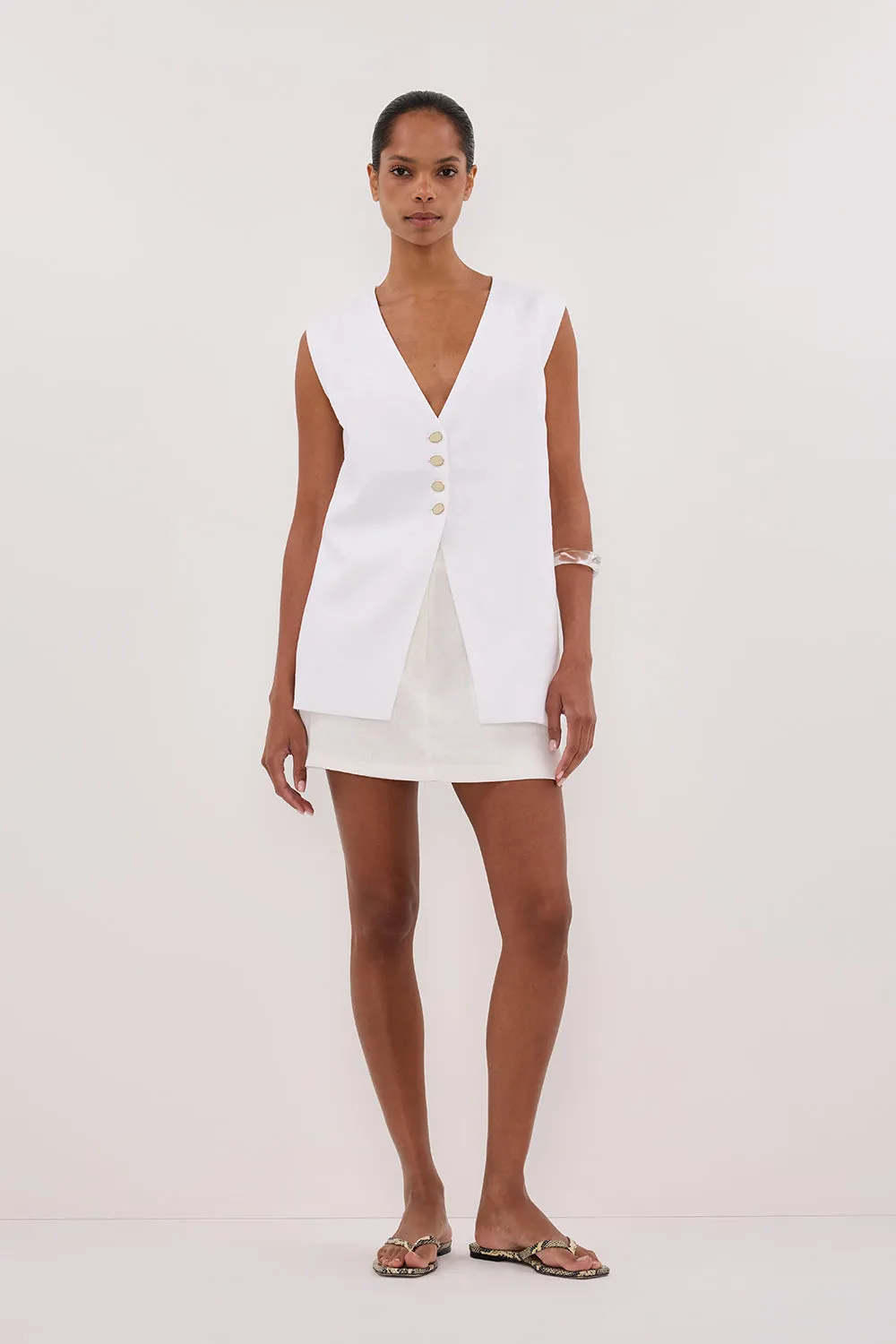 EVA OFF WHITE LINEN SKORT Snag Free Fabric music event look