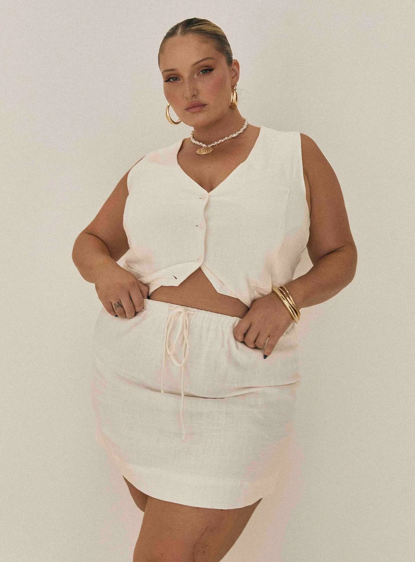 Evry Linen Blend Mini Skirt White Curve Seamless Edging Polished Cut