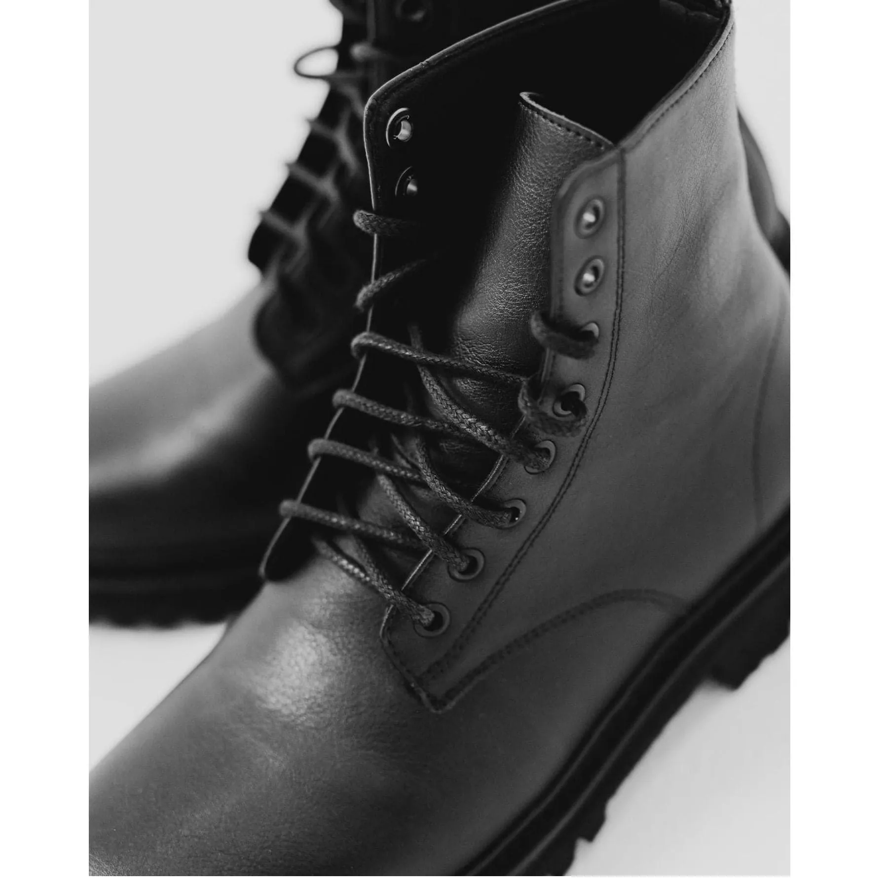 Comfortable Arch Stable Support Urban Commute NoSkin black signature unisex Combat boot