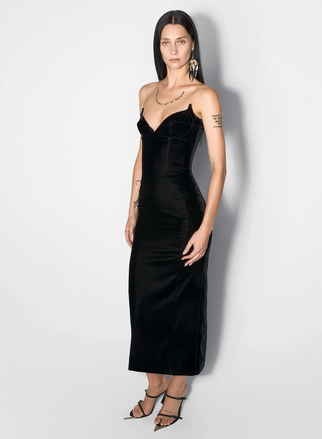 Smooth Mood black signature strapless velvet gown