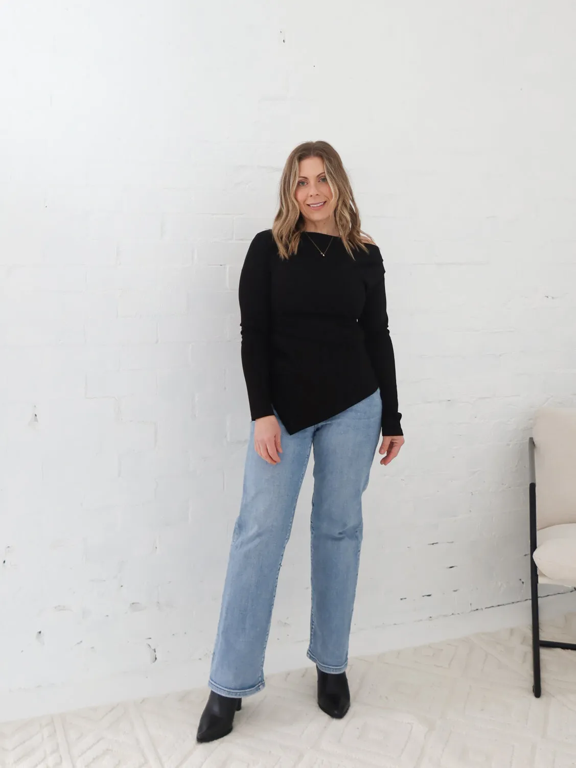 Trendy Oversized Silhouette Reid Top - Black