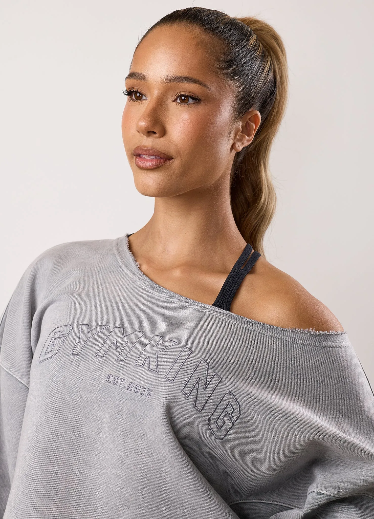Gym King Limitless Crop Relaxed Fit Sweatshirt - Washed Light Grey suitable for cycling Easy Look