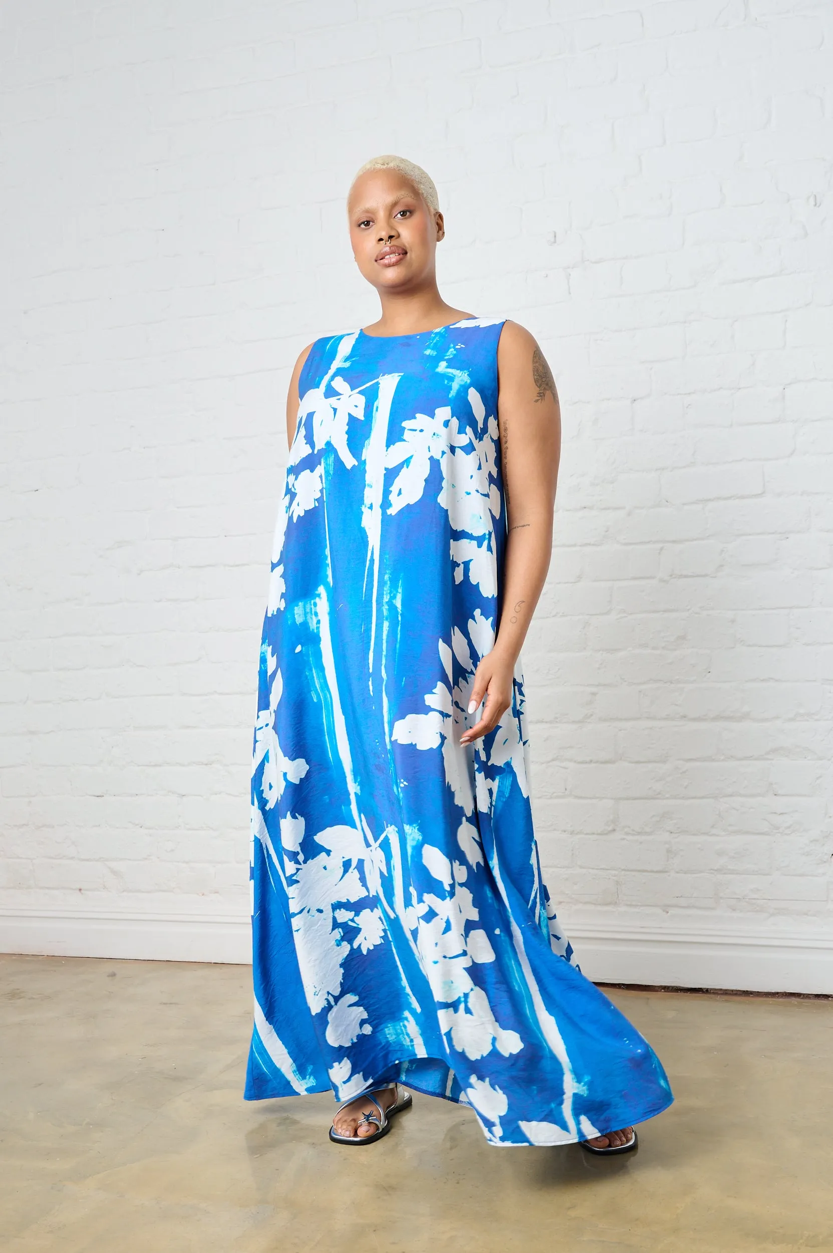 Holiday Maxi Dress with Floral Stencil Print Elegant Vibe