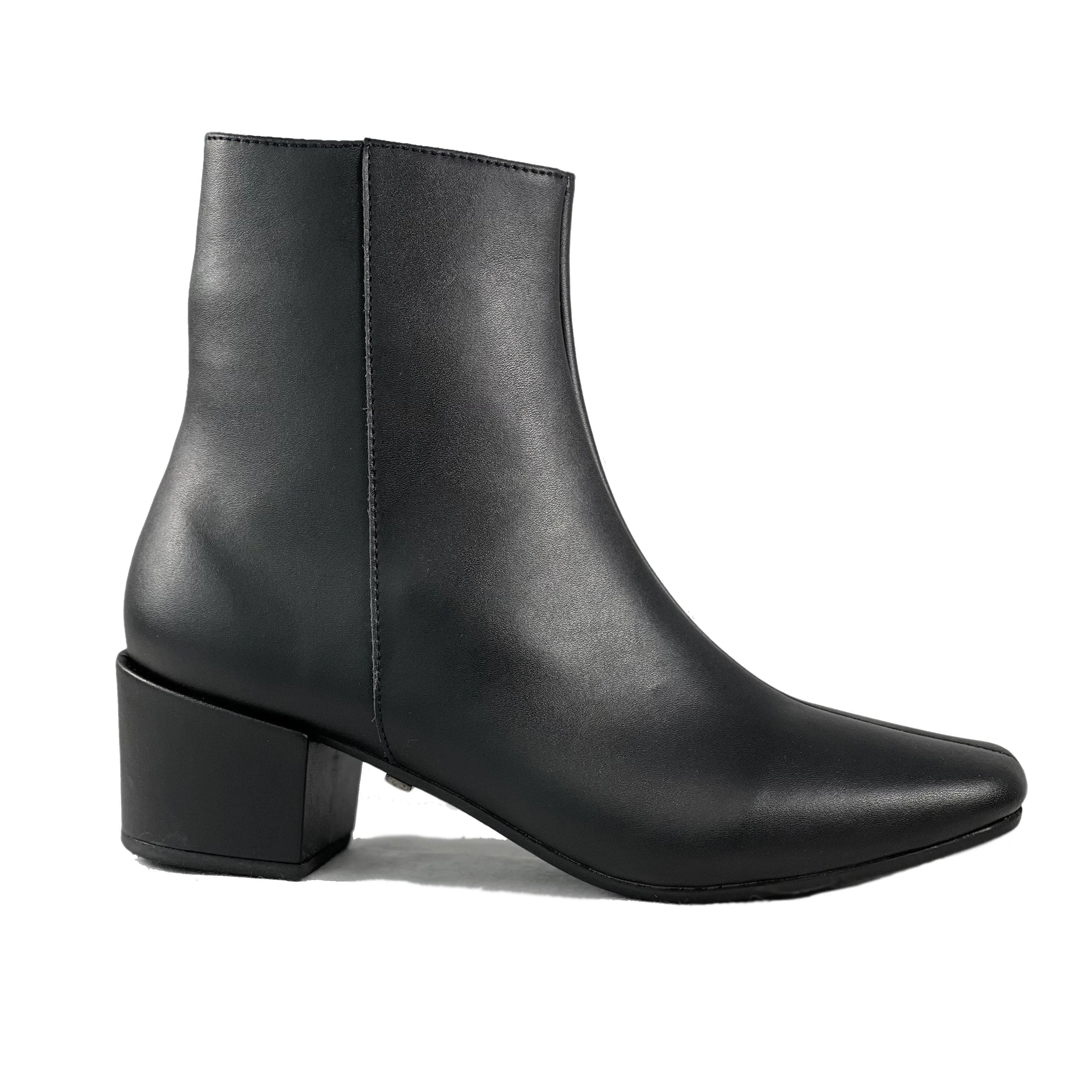 Walking 'Jacqui' vegan-leather ankle boot by Zette Shoes - black