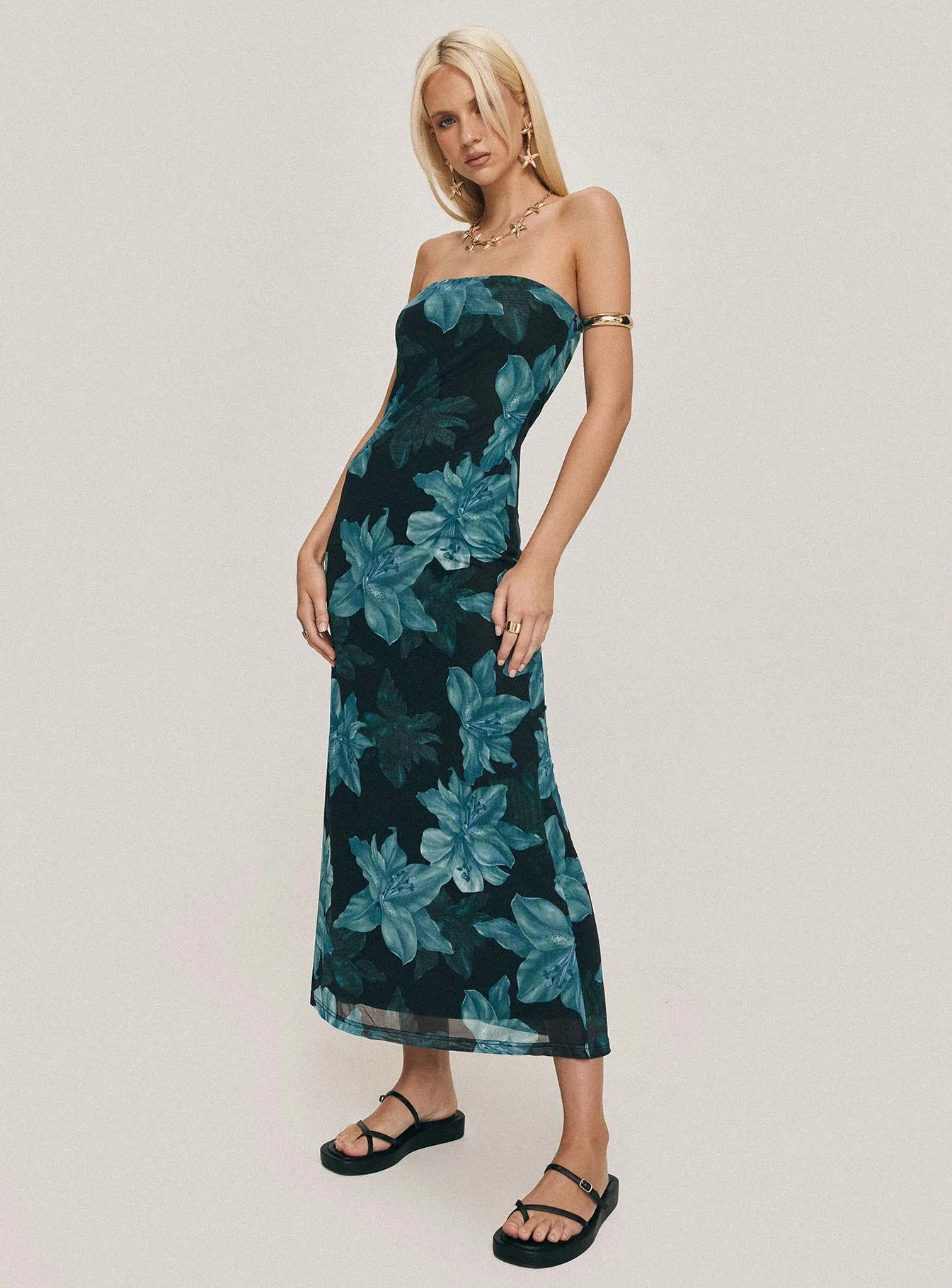 Celik Maxi Dress Black / Blue Floral All Fitwear Move Easy