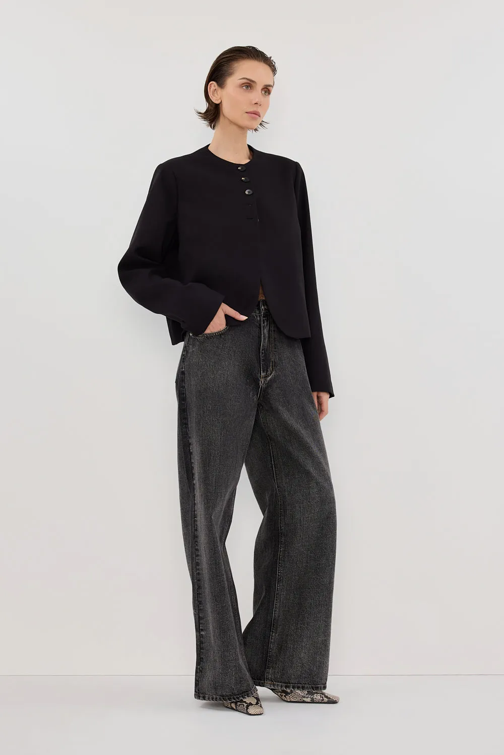 RYAN BLACK CROPPED BLAZER Seasonal Trend