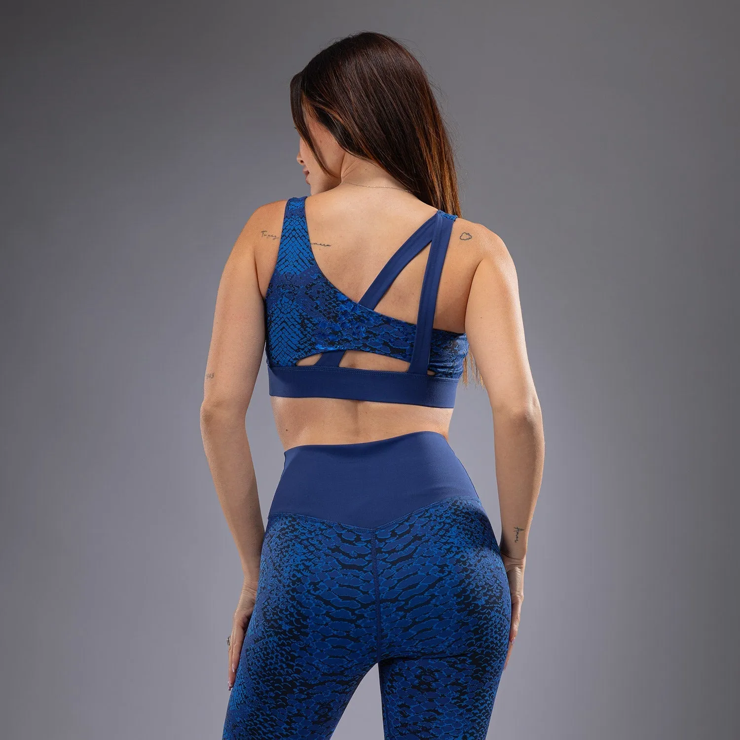 Venum Amazonia Women??s Sports Bra - Ultramarine Blue Seamless Edge Comfortable Strap