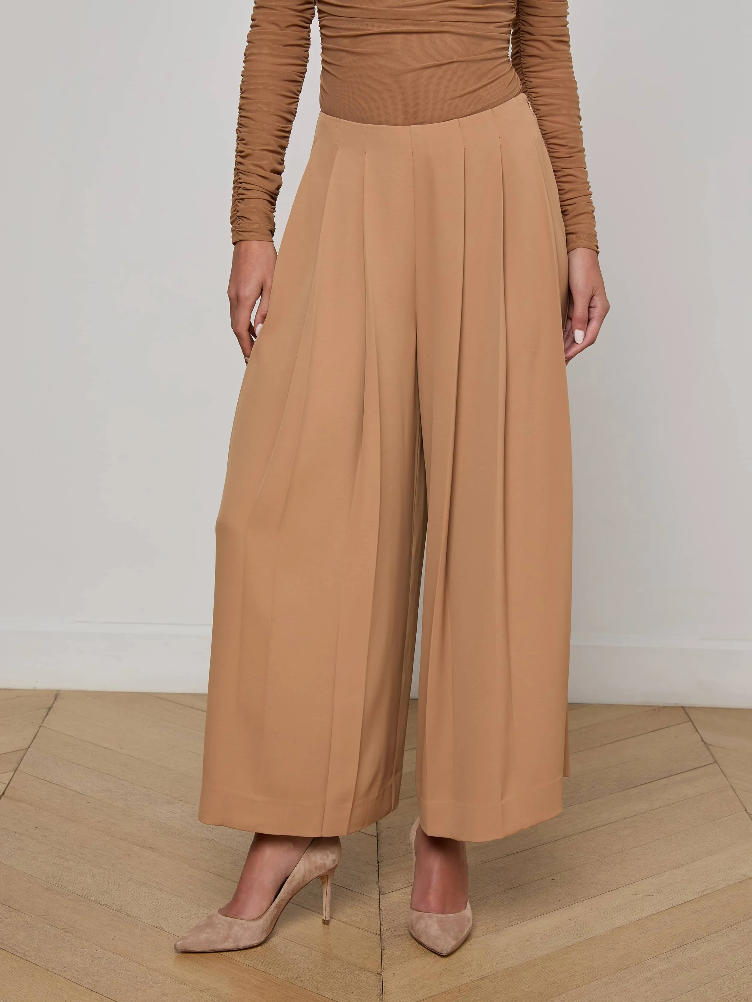 Compact Pack Relaxed Style Novalynn Cropped Pleated Pant