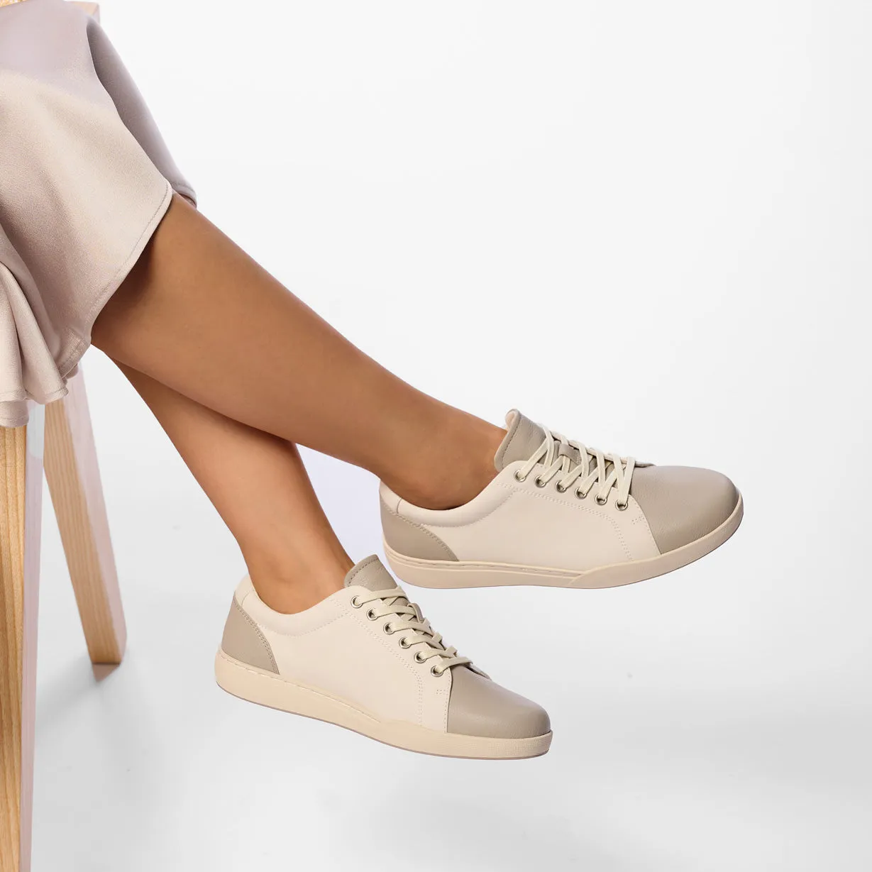 Encore Sneaker Metatarsal Smooth Inner Seams Odor Control Insole