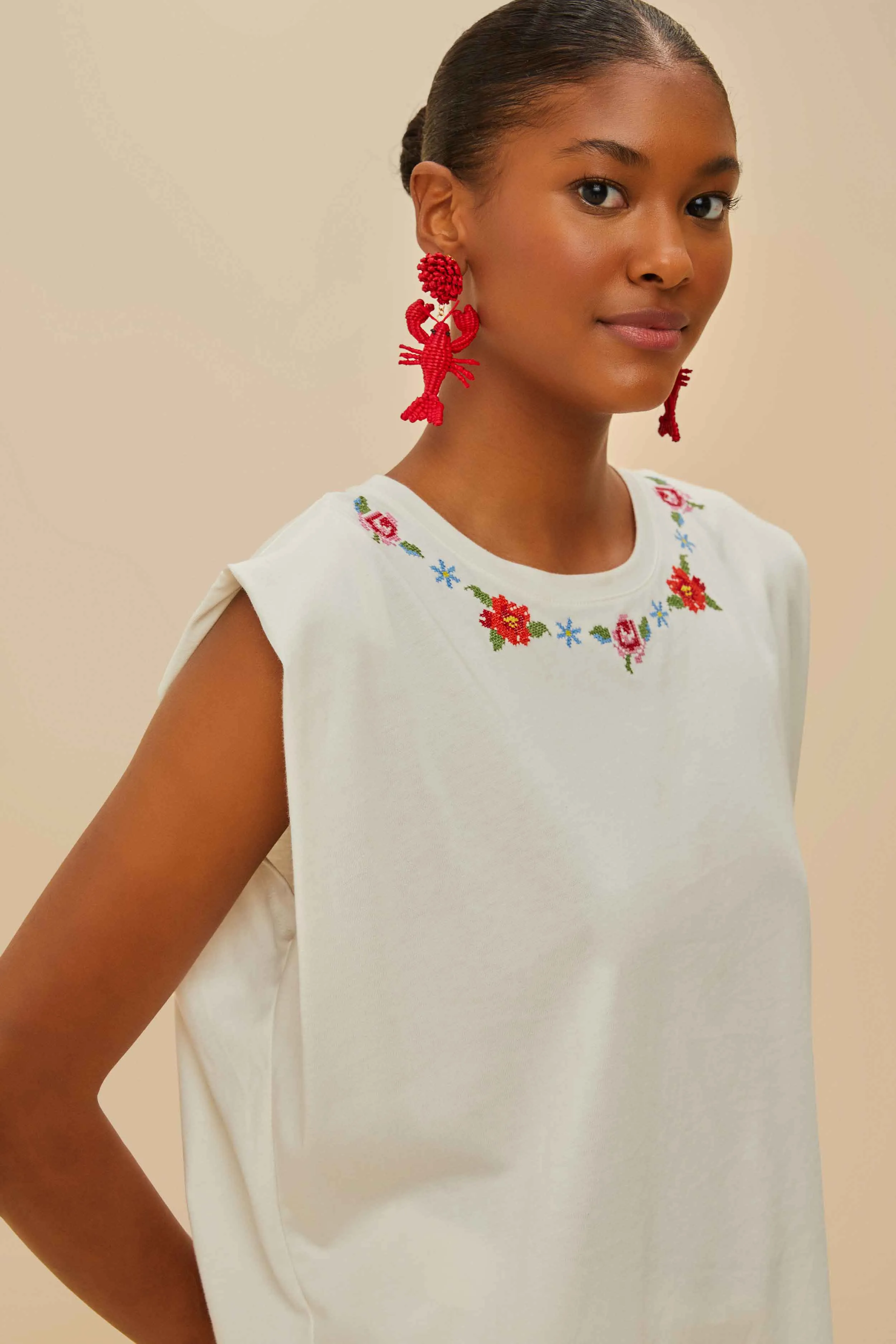 Comfy Wear Elegant Off-White Cross Stitch Flowers Organic Cotton T-Shirt