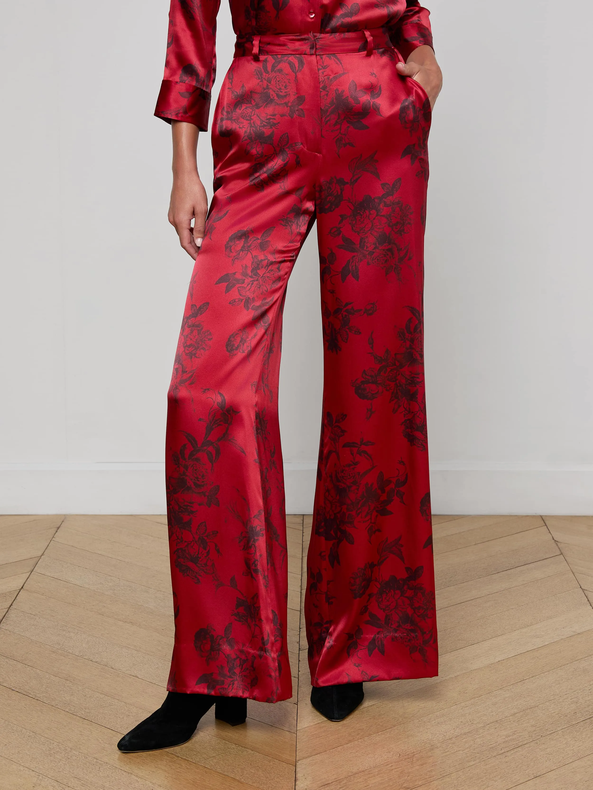 Smooth zipper closure Multi Pocket System Pilar Silk Wide-Leg Pant
