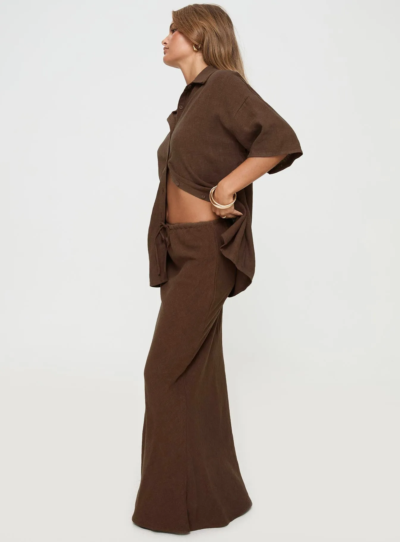 Mercer Linen Blend Maxi Skirt Chocolate Playful Vibe Chic Look