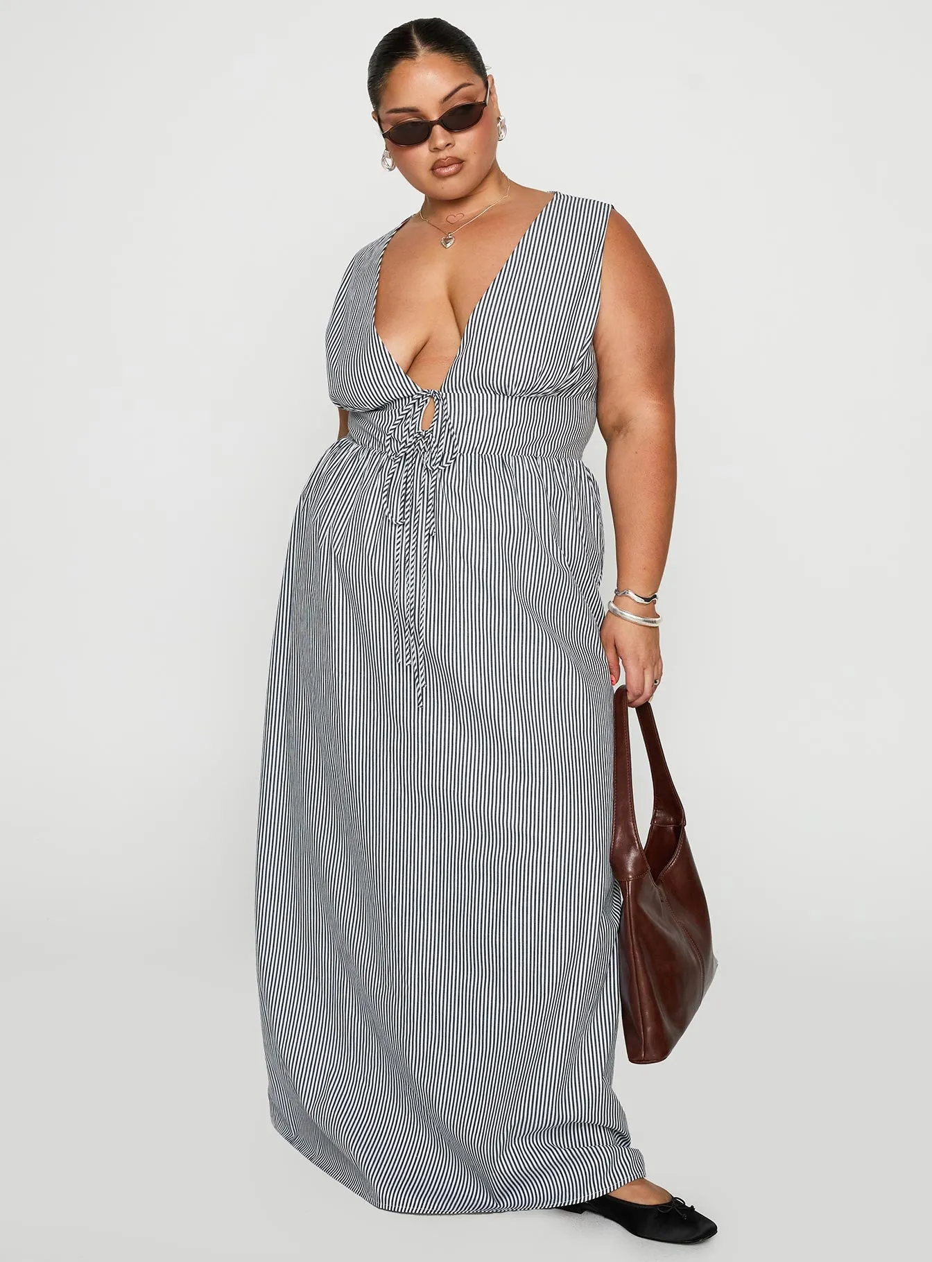 Pokey Maxi Dress Black / White Stripe Curve Seasonal Must-Have