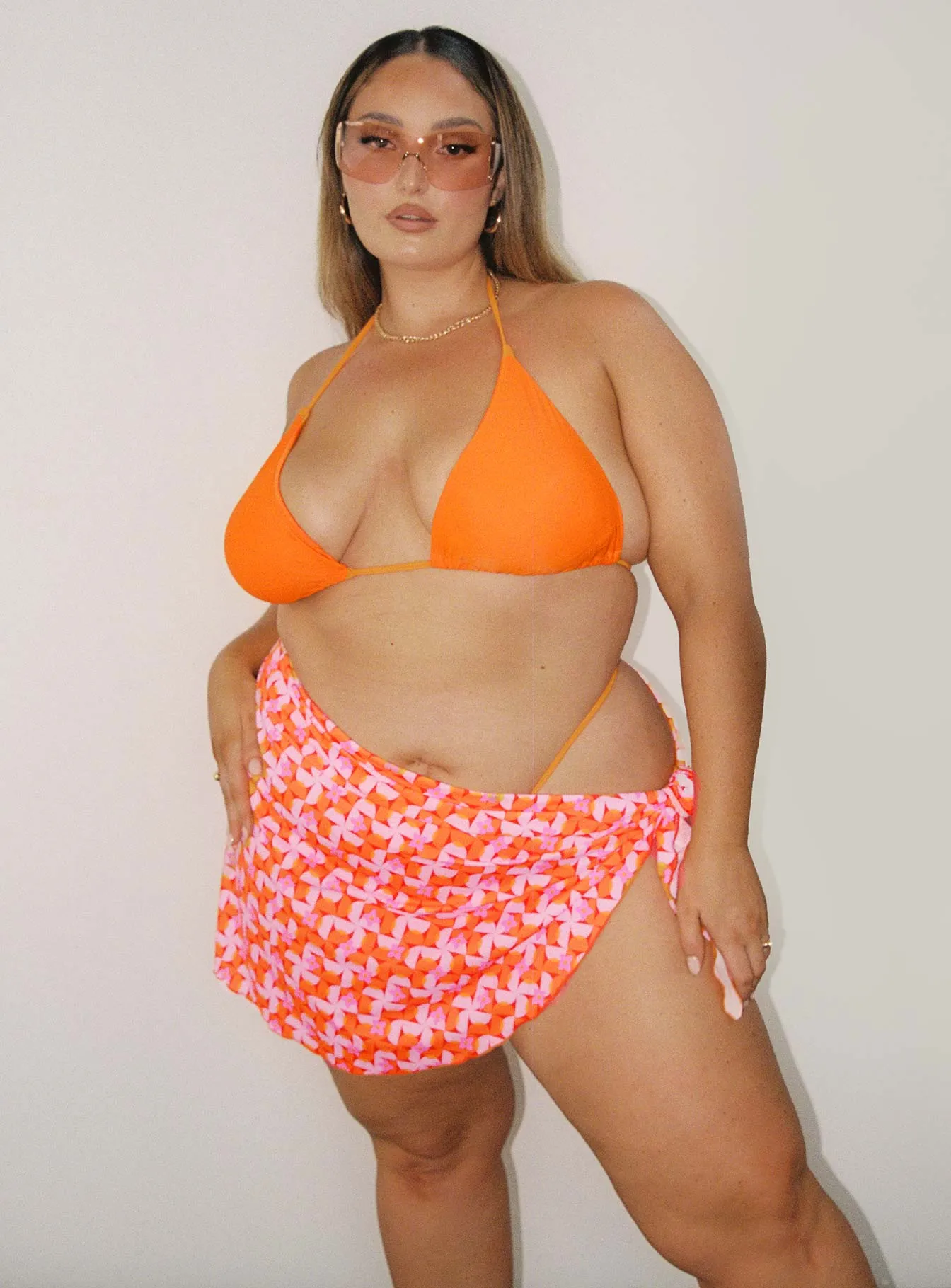 Paradise Sarong Orange / Pink Curve Hydrodynamic Silhouette Travel-friendly