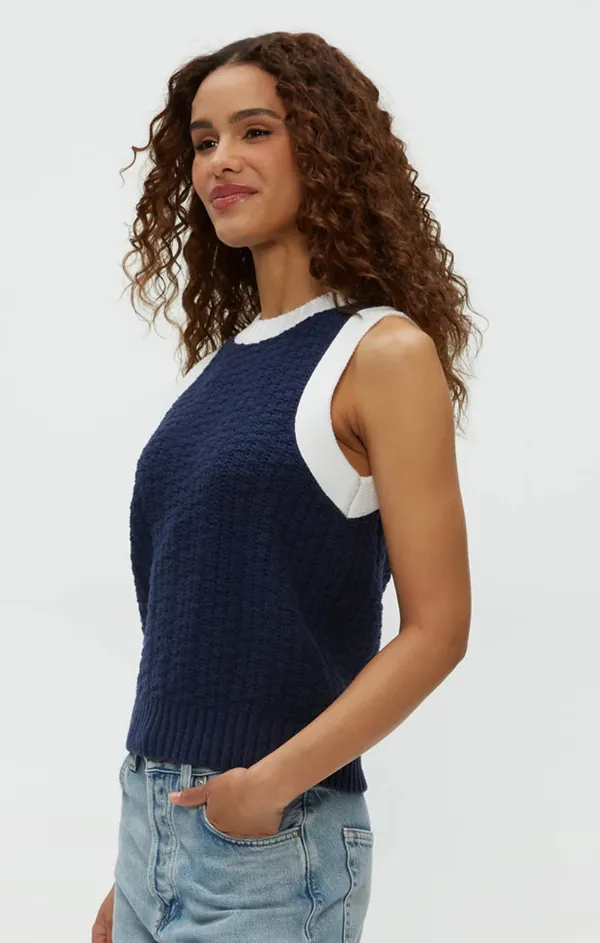 HeatTrapping Fibers Simple Outfit Sia Sleeveless Sweater