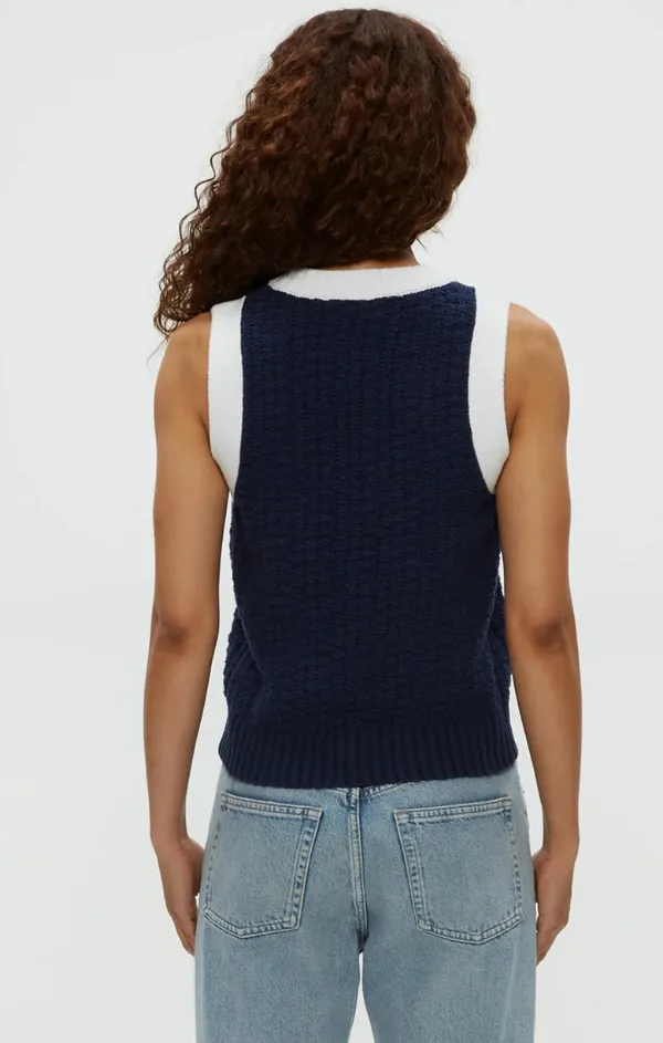 simple design Sia Sleeveless Sweater