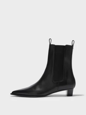 Flexible Material Kiki Leather Chelsea Boots