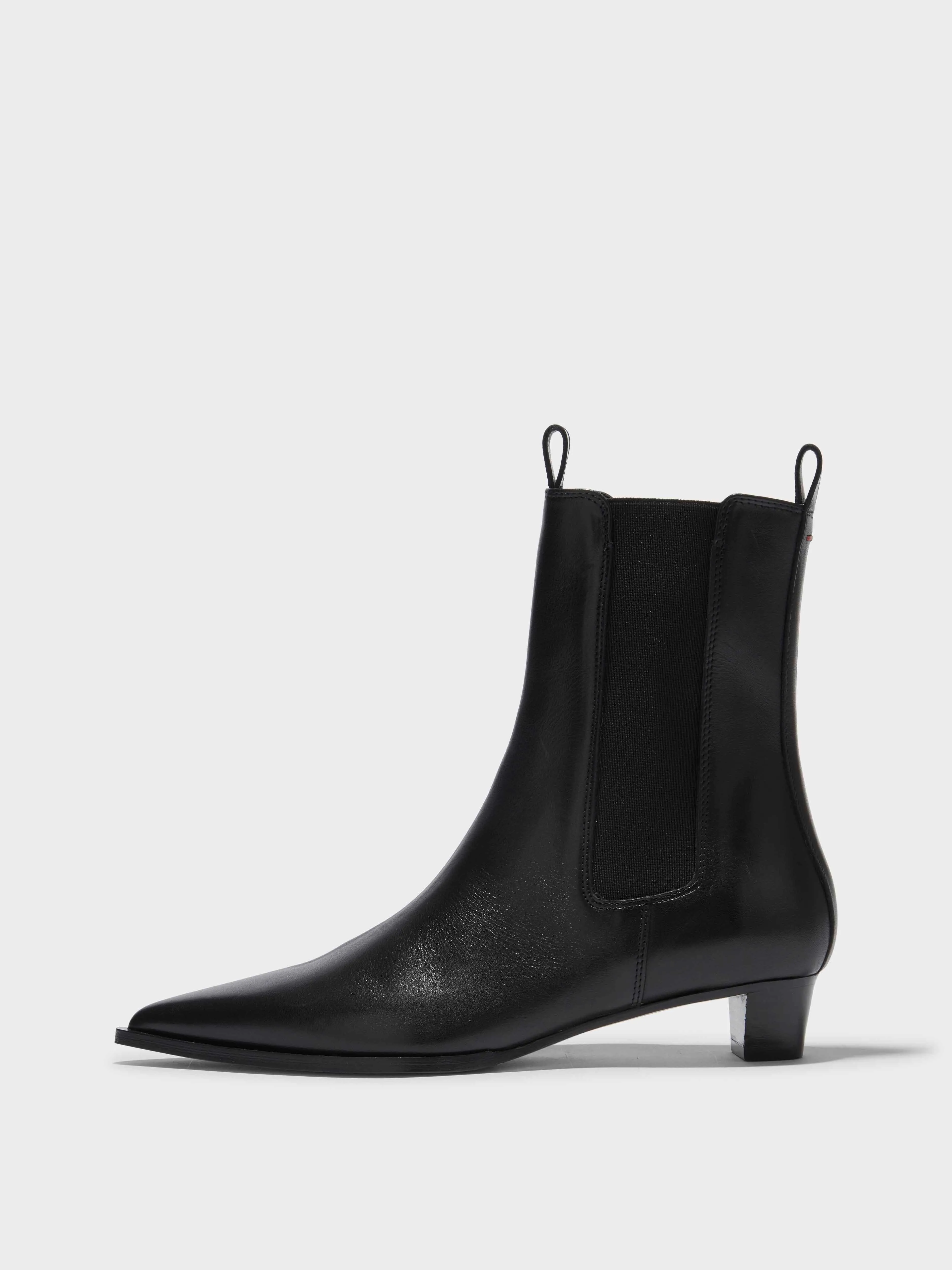 Flexible Material Kiki Leather Chelsea Boots