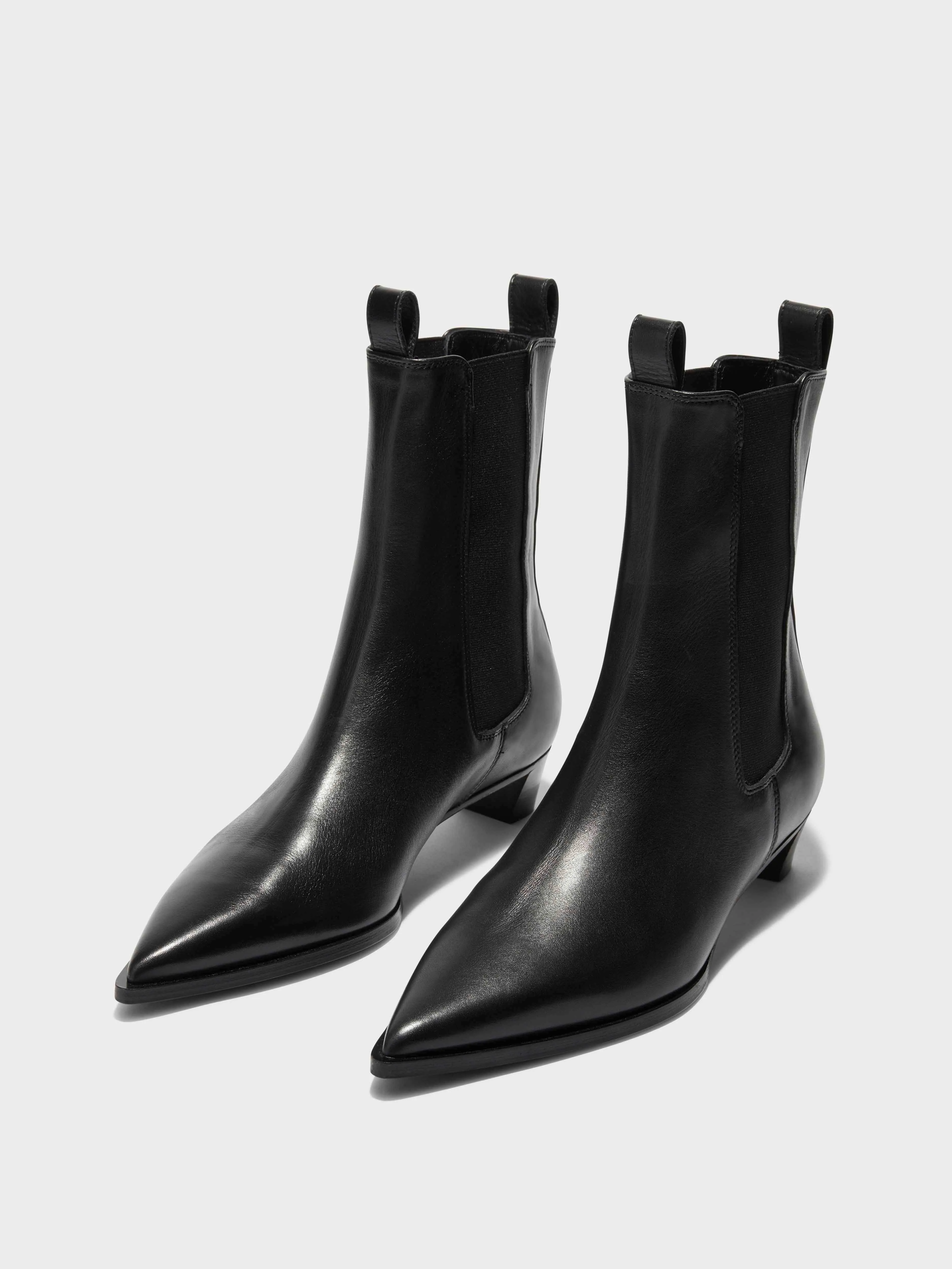 Padded Interior Weekend Camping Kiki Leather Chelsea Boots
