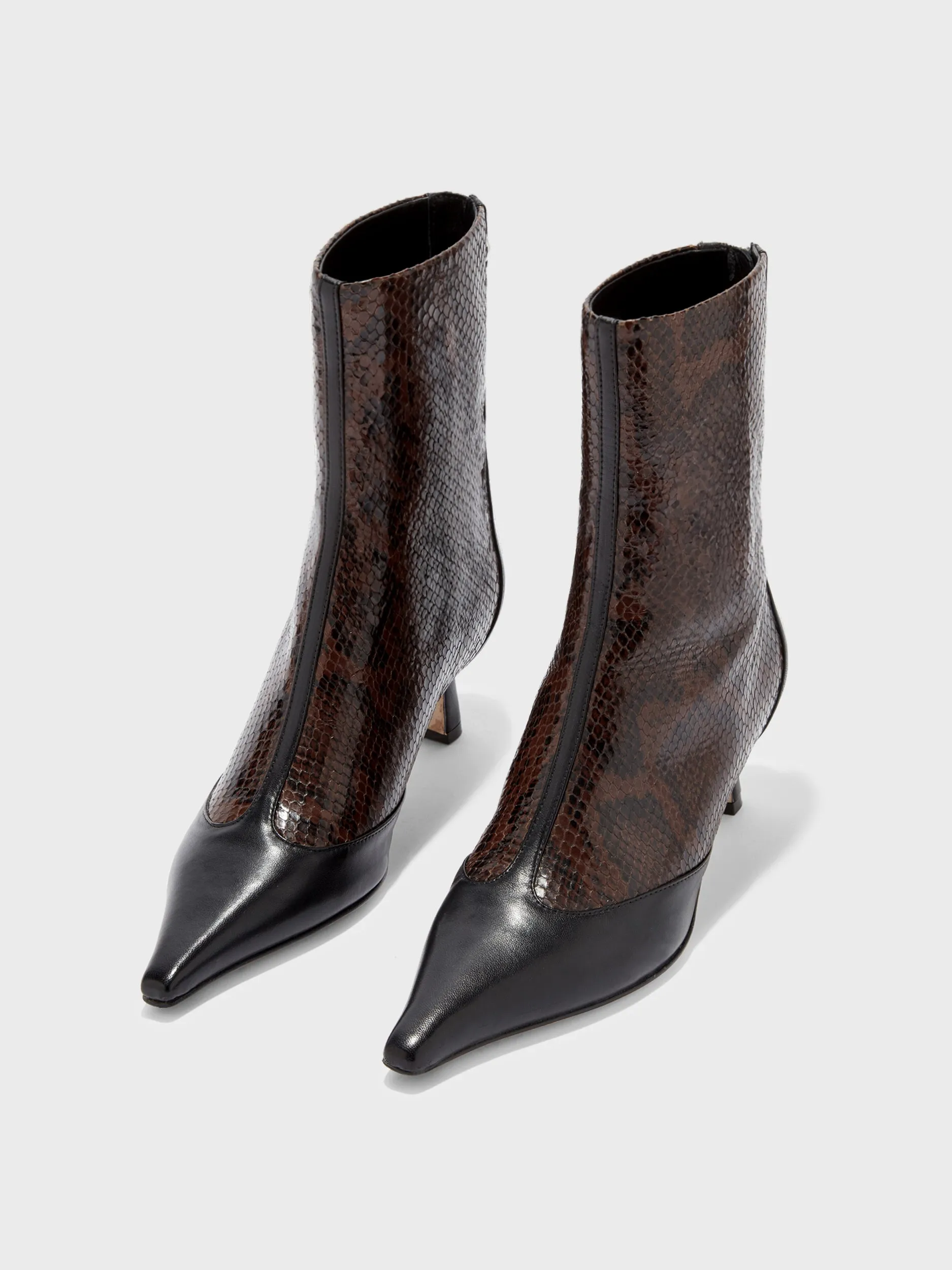 Minimalist Look Slip Resistant City Walking Sila Dual-Toned Boots