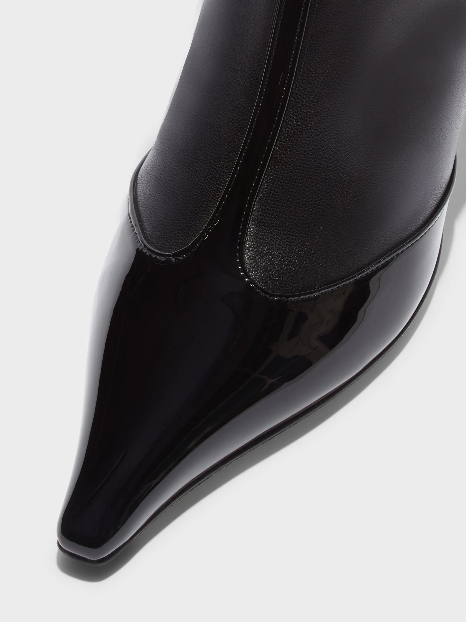 Sila Dual-Toned Boots Seamless Comfort Morning Walk