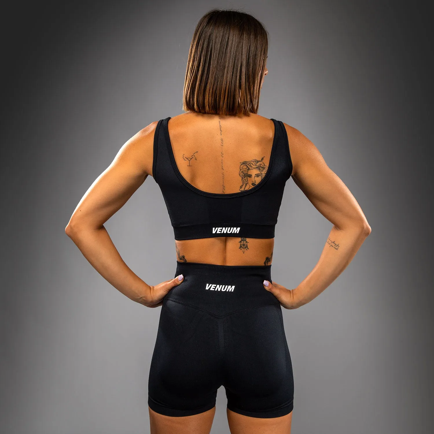 Welded seams Oversized fit seams Venum Sculpt Long Sports Bra - Black/White