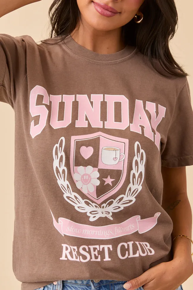 right size All-day Comfort Sunday Reset Club Brown Graphic Tee