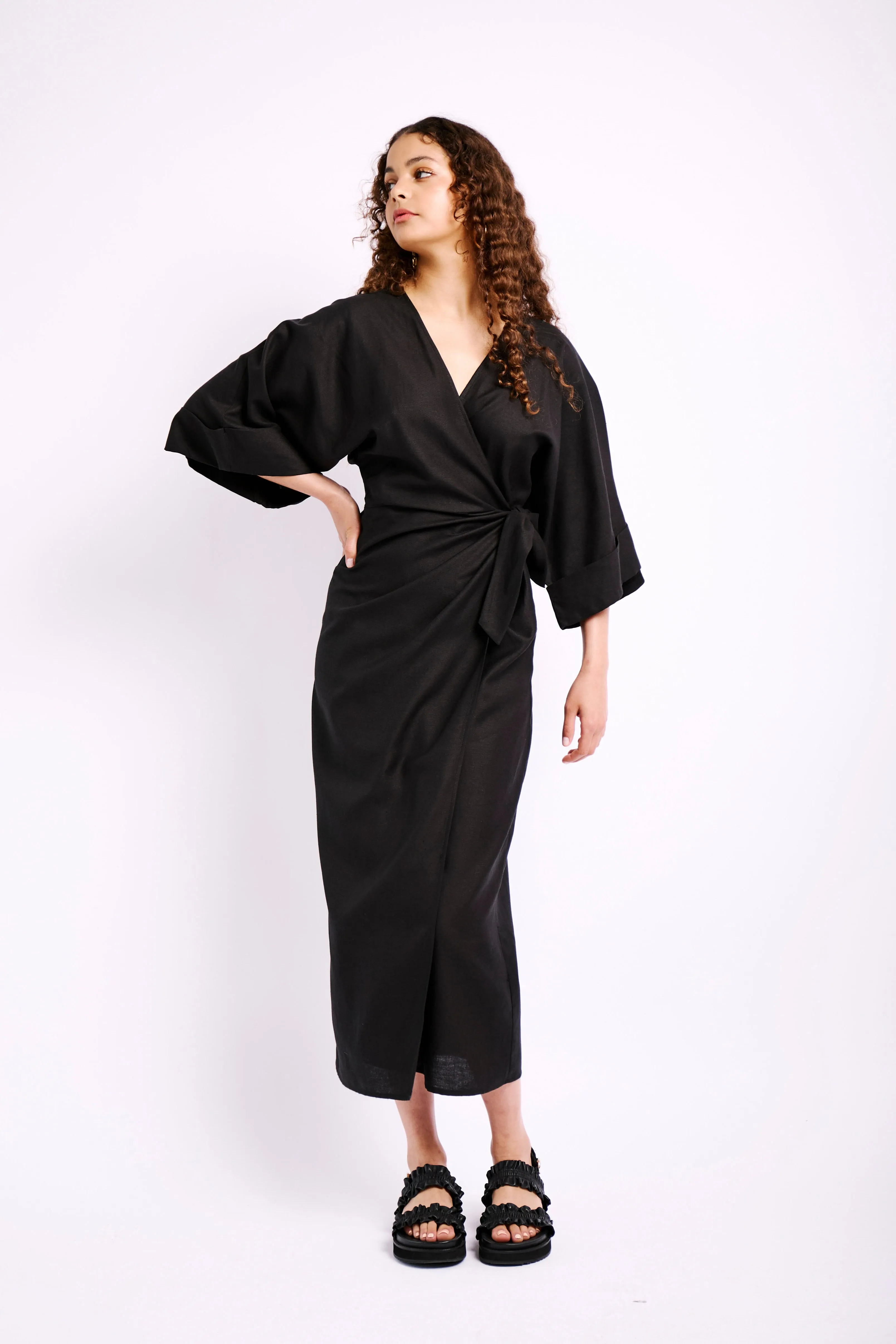 Pleated-Skirt Romantic Soft The Wrap Dress with Kimono Sleeves in Black