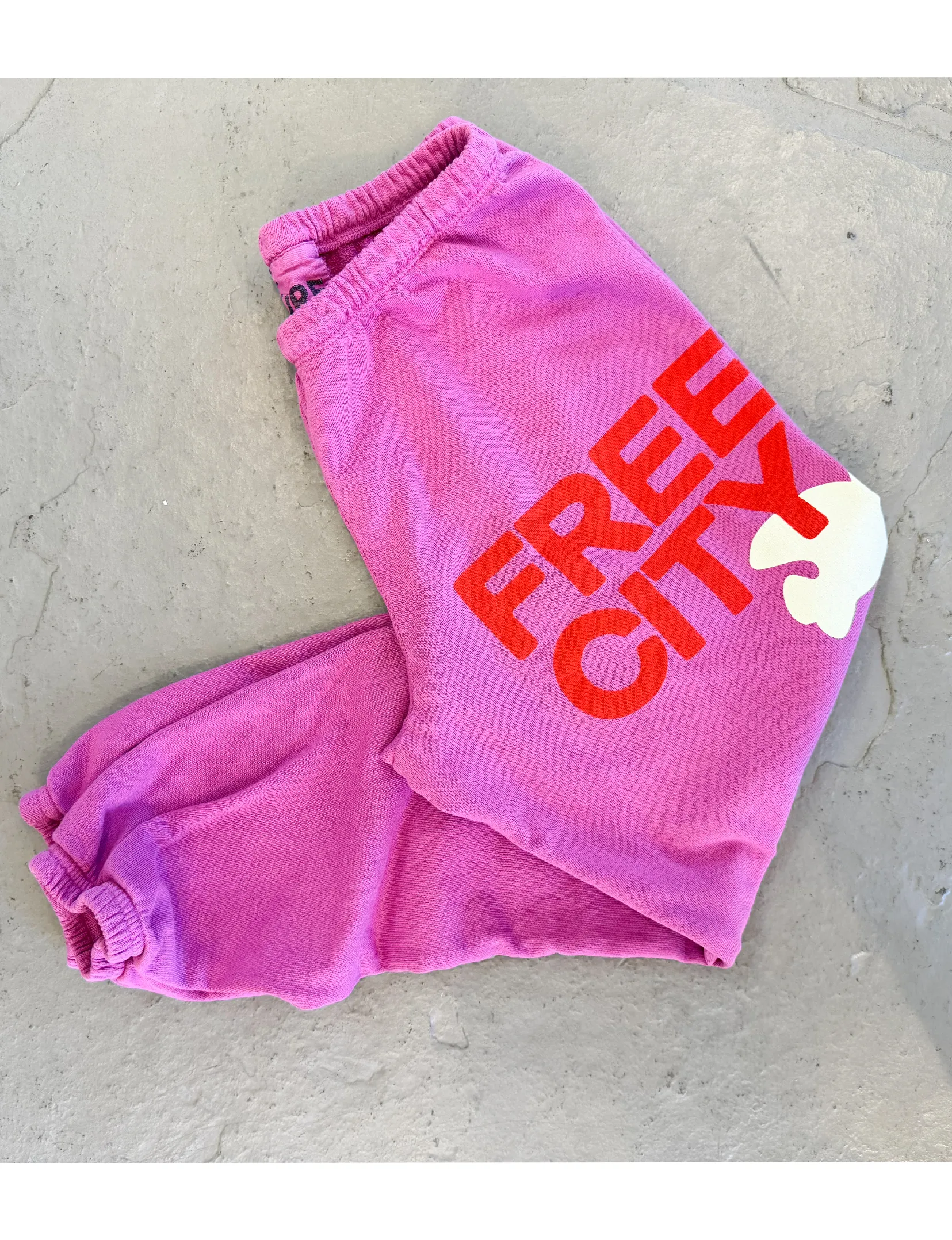 Temperature Regulating Fabric Dynamic Flex Panels Unisex Flow Sweatpant, Pink Bird