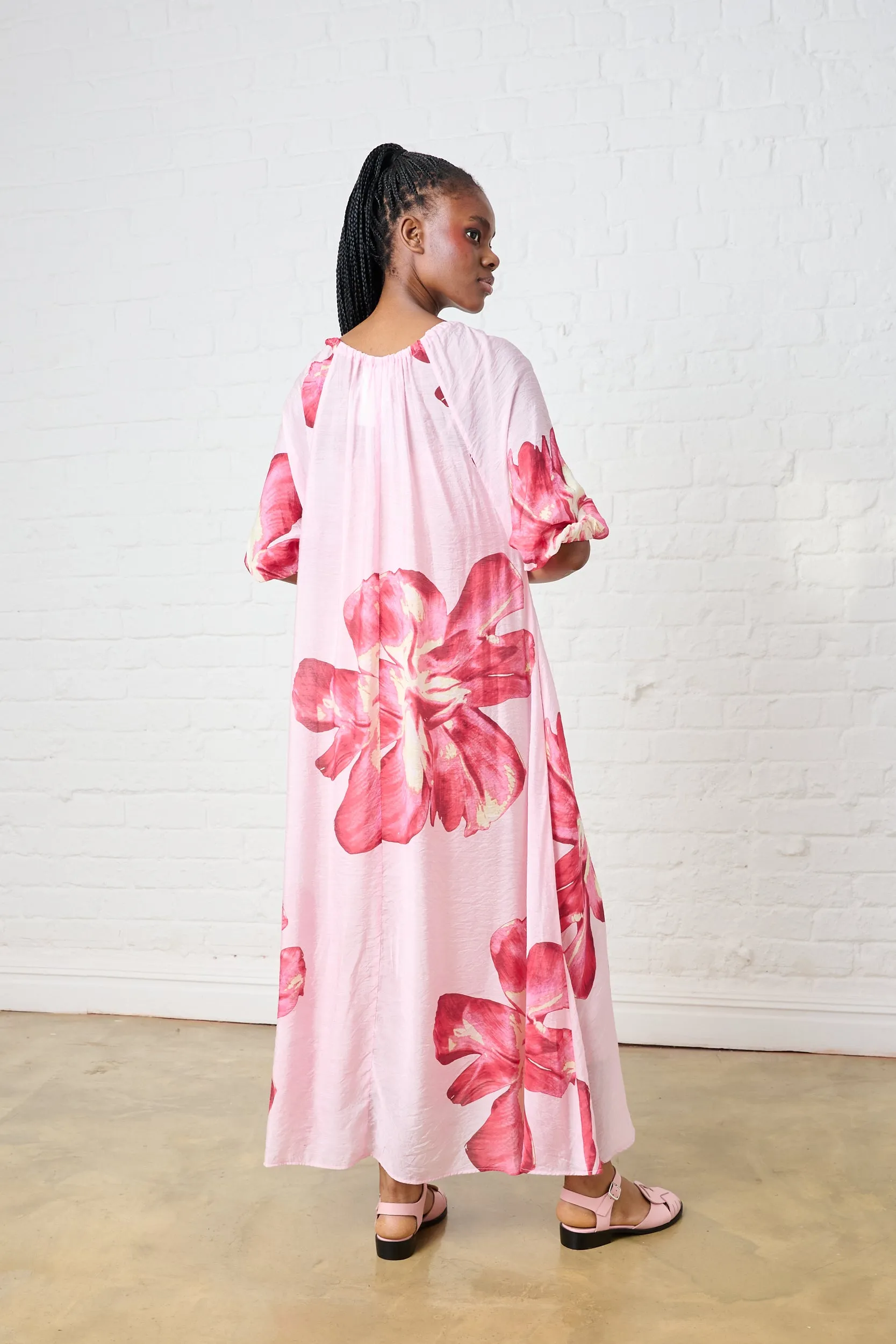 The Maxi Flow Tunic in Soft Bloom Urban appeal Street Edge