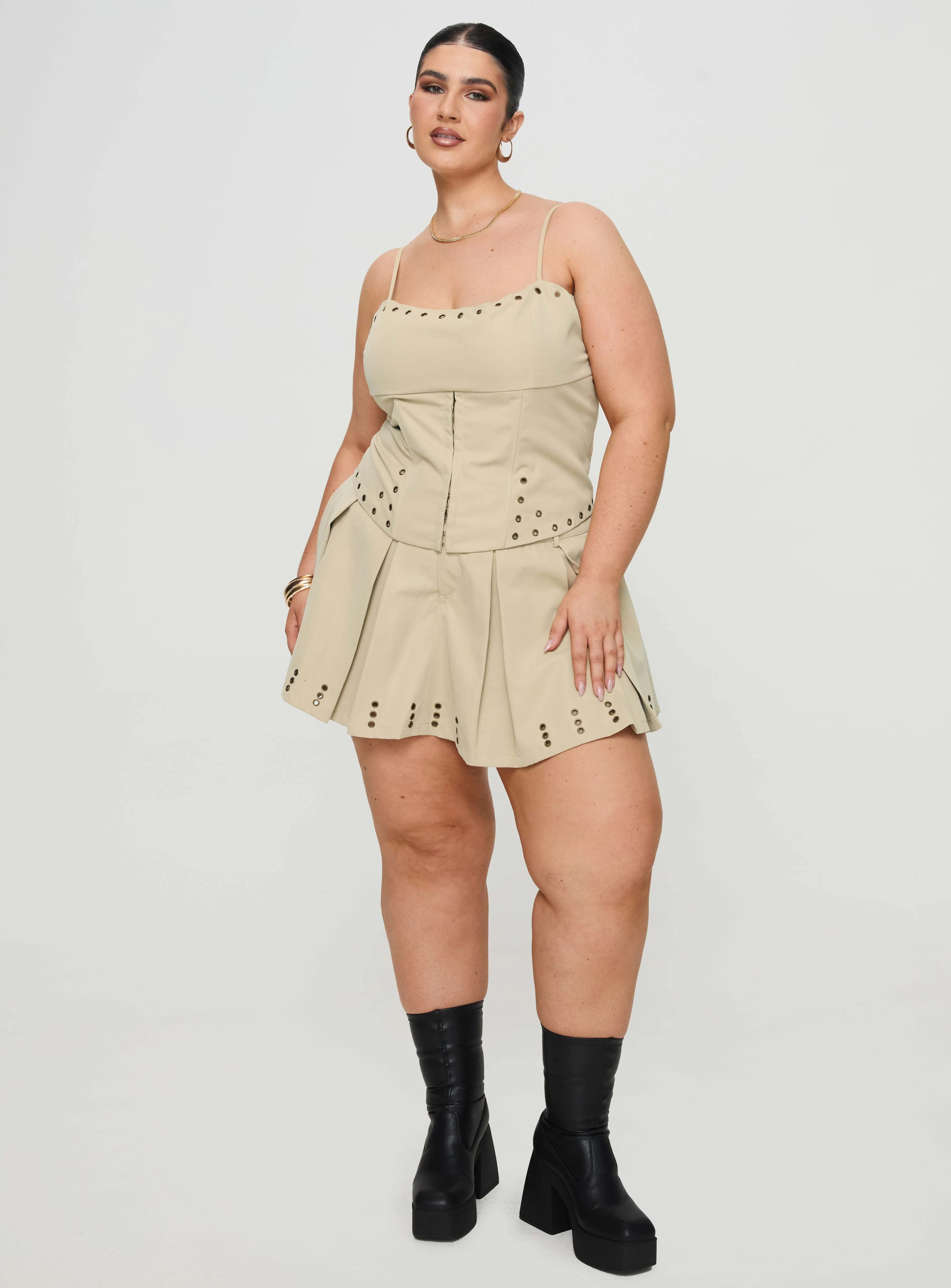 Alinzia Eyelet Skort Beige Curve Structured silhouette Seasonal Must Have