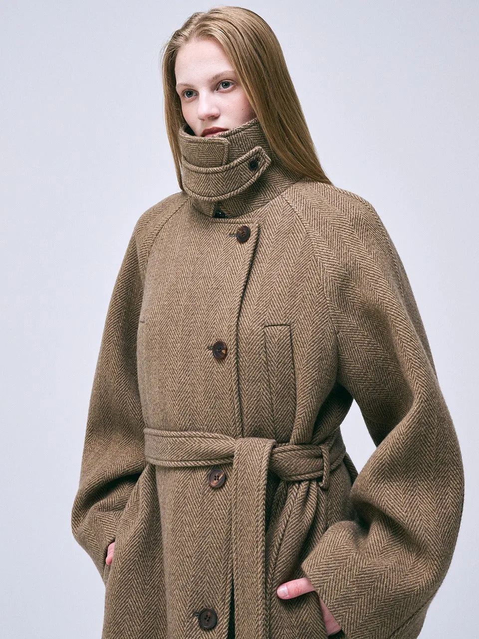 WOOL COAT RAGLAN HERRINGBONE_BROWN Flatlock Seam Construction Versatile Layering Weight