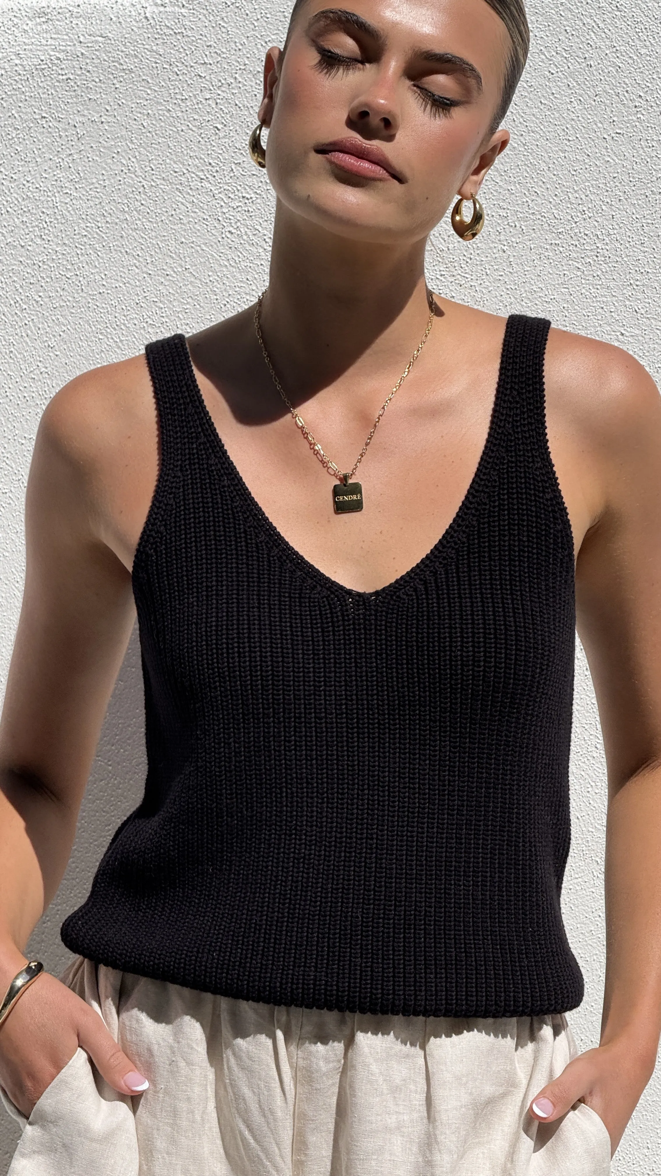 Neelia Top - Black Effortless Look